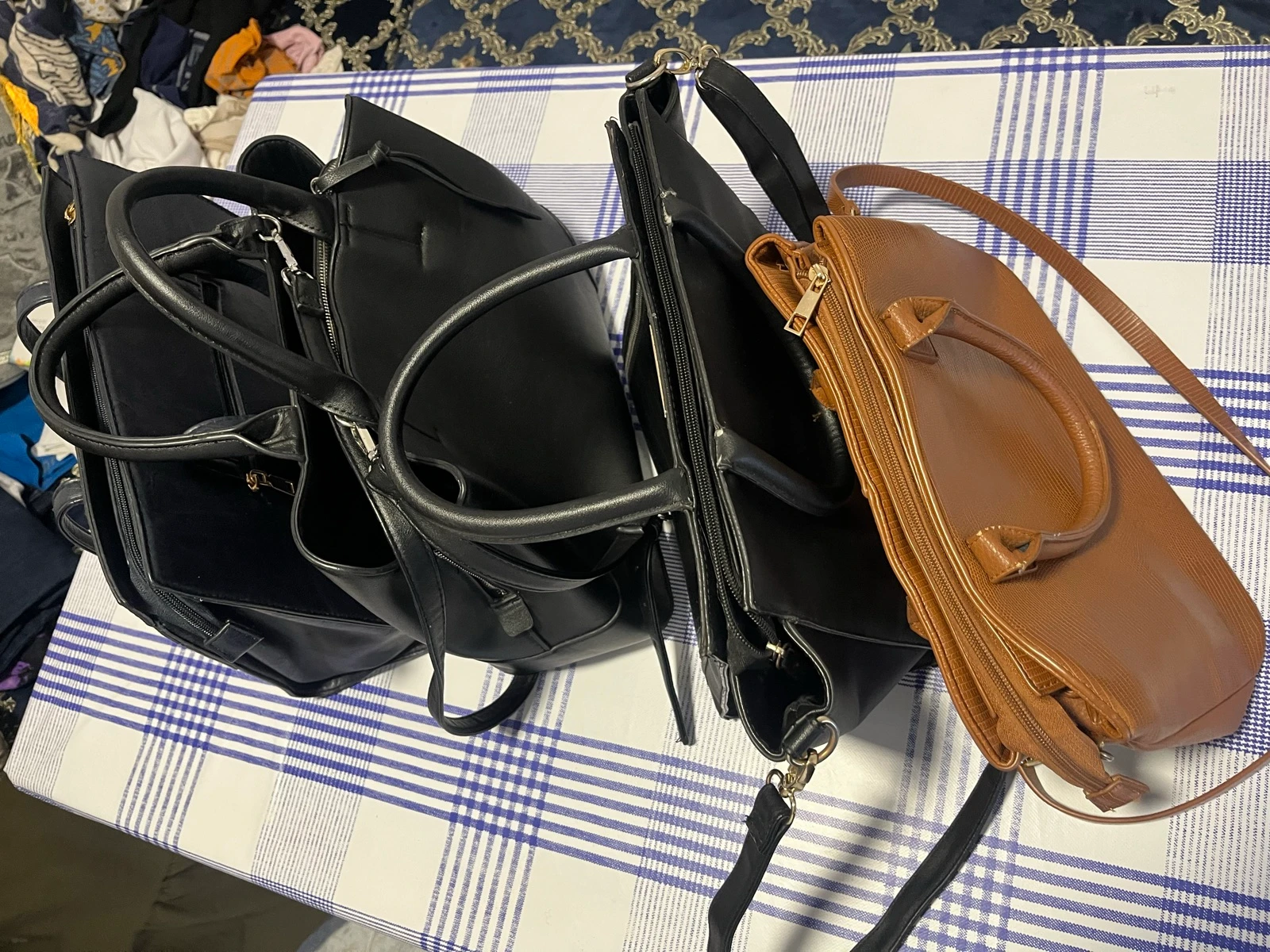 Lote de 4 Bolsos de Mujer Variados ✨